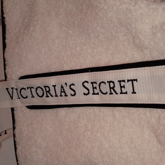 Victoria's Secret Black and Cream Tote - Picture 2 of 4